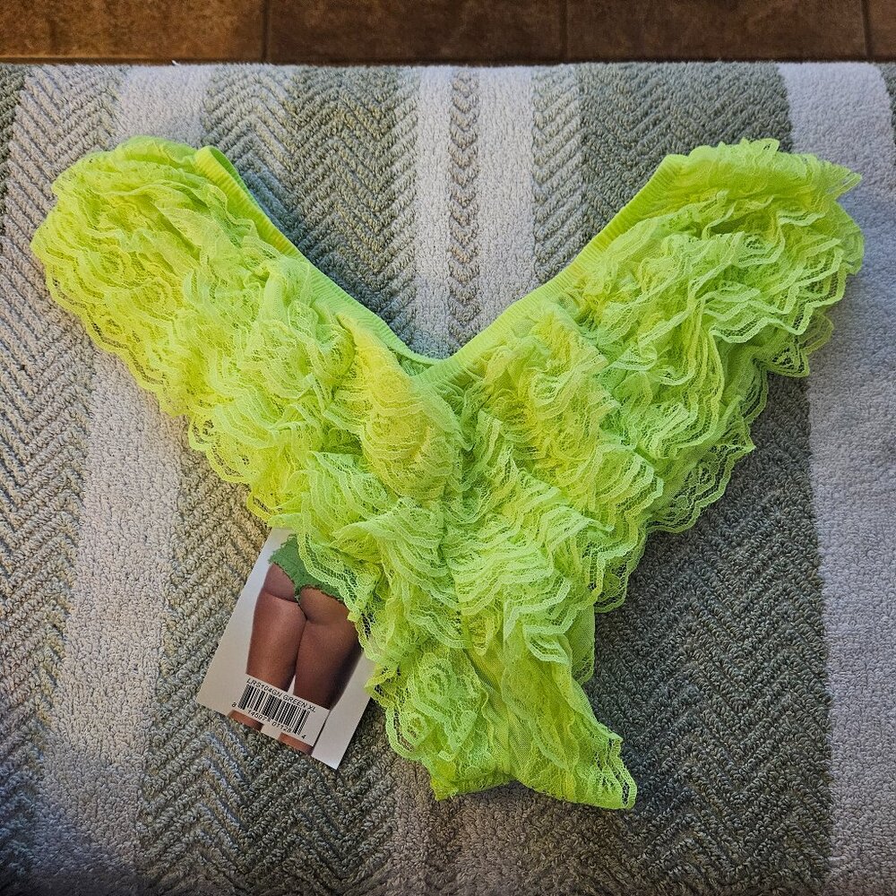 XL NWT Ruffled Rumba Booty Shorts Lime Green